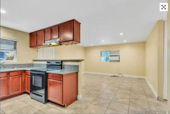 Building Photo - Beautiful 2 bedrooms 1 bath condo in Lakes...