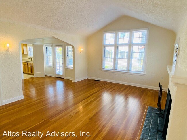 Building Photo - 2 br, 1 bath House - 2050 Emerson Street