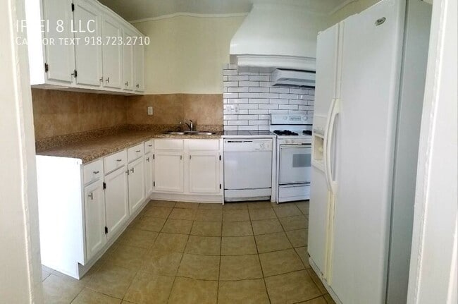 Building Photo - 2865 E Admiral Pl