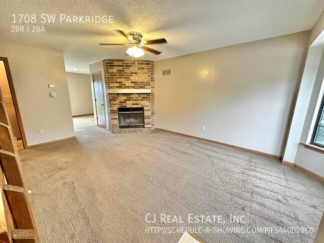 Building Photo - 1708 SW Parkridge Dr