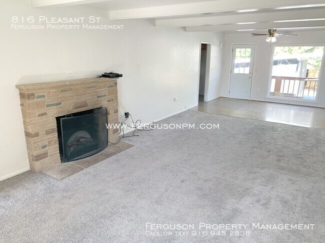 Building Photo - 816 Pleasant St