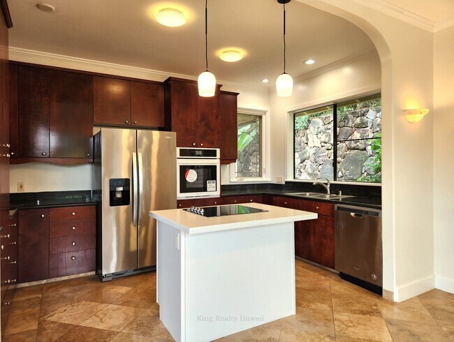 Building Photo - 99-411-411 Fernridge Pl