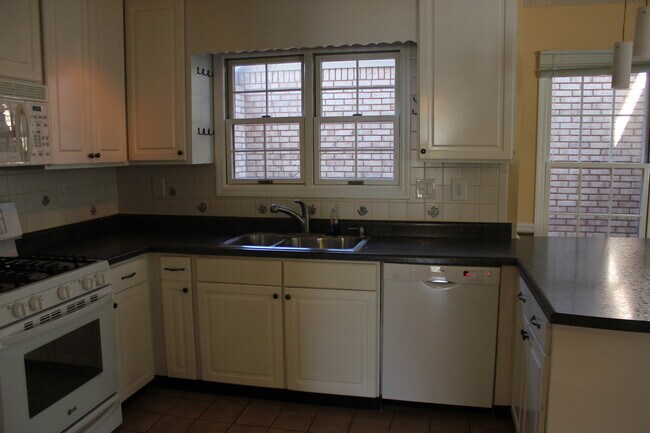 Foto del edificio - COMING SOON! Beautiful 3 Bed, 2 Bath Home