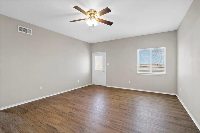 Foto del edificio - 512 E Hazelwood St