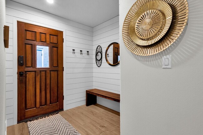 Foto del edificio - 824 E Fern Dr S