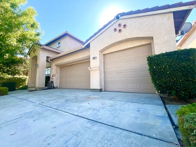 Building Photo - 1828 Crown Peak Way