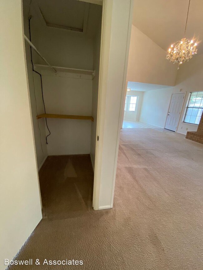 Building Photo - 3 br, 2 bath House - 4702 W. Dengar Ave.