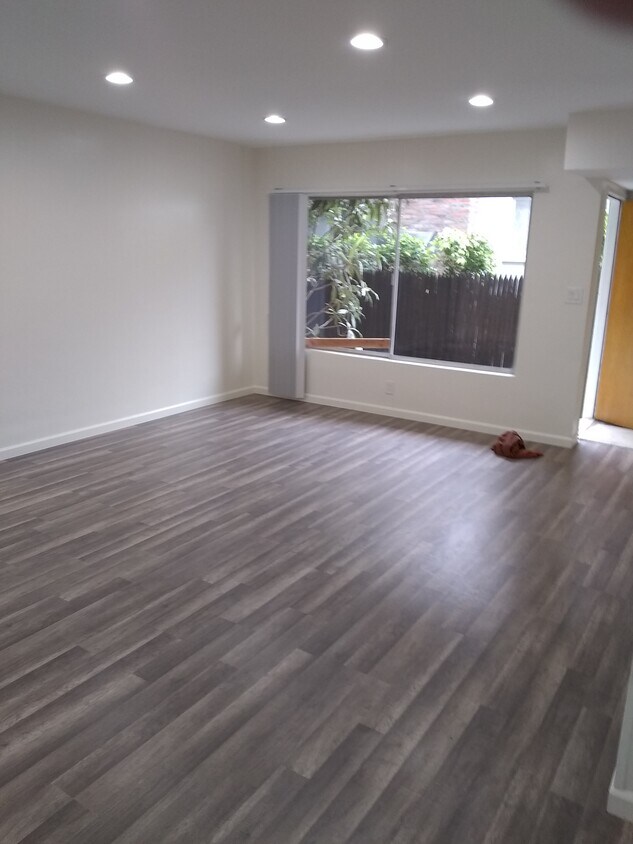 Primary Photo - 512 N Louise St