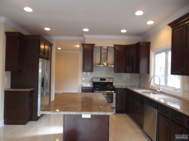 Foto del edificio - 811 Edgewood Ln