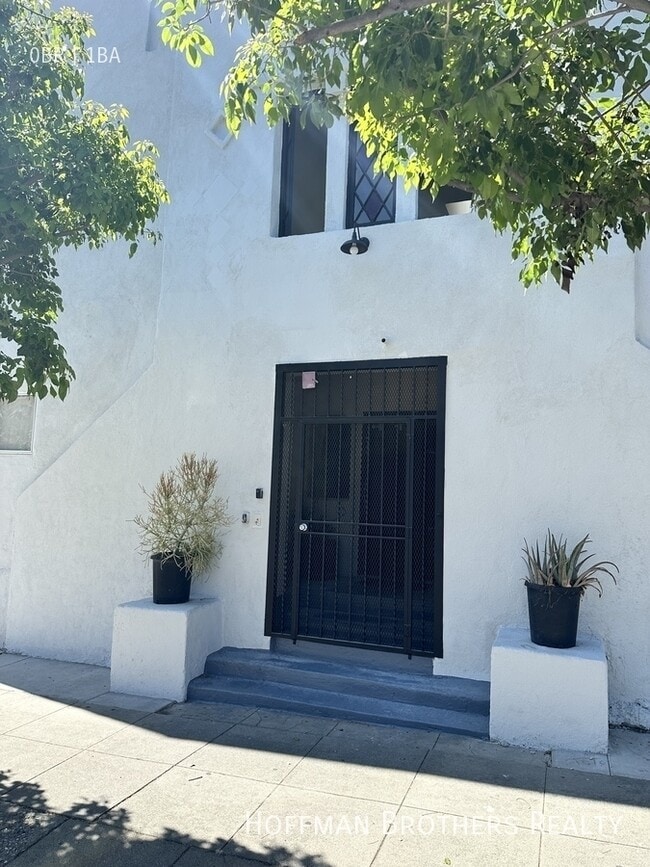 Building Photo - 1001 Hyperion Ave