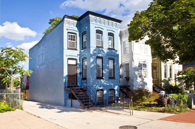 Foto del edificio - 727 12th St NE