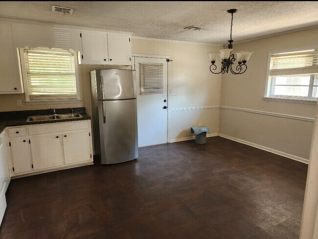 Foto del edificio - 215 Brookhaven Dr