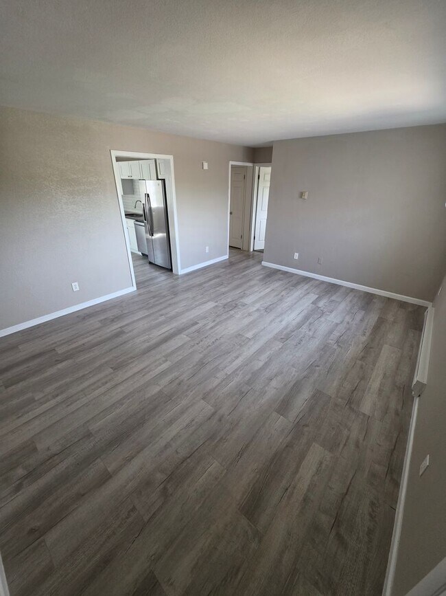 Foto del edificio - 2 Bedroom Apartment Available Near Regis!