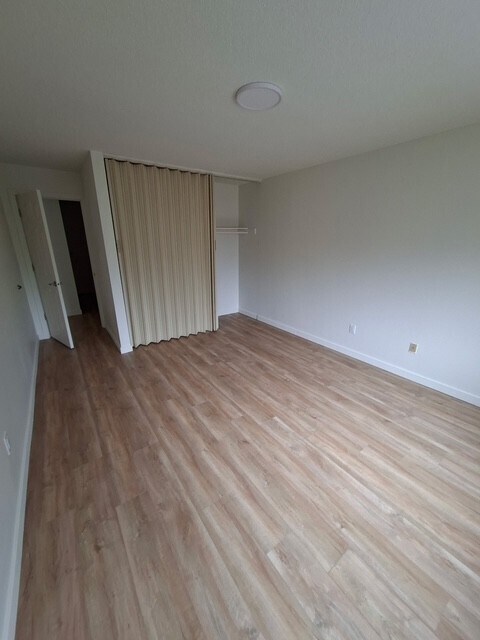 Photo du bâtiment - 1320 King Albert Ave