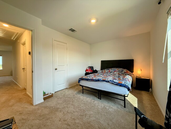 Building Photo - 412 Texas Angel Way