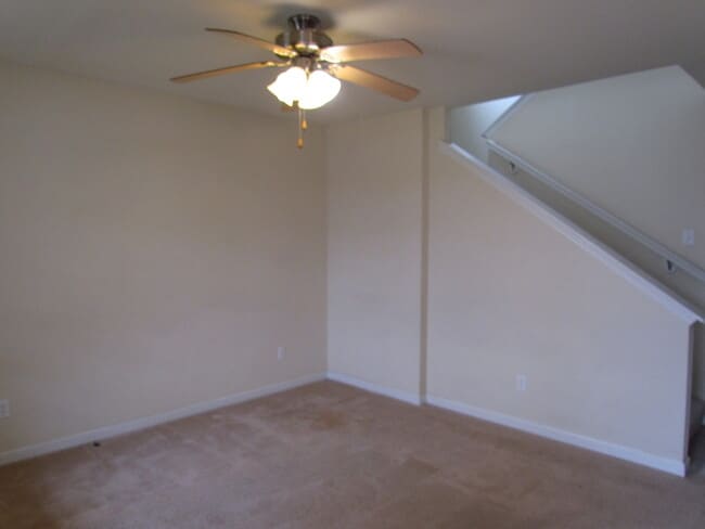 Building Photo - AVAILABLE 6/23/2025!
