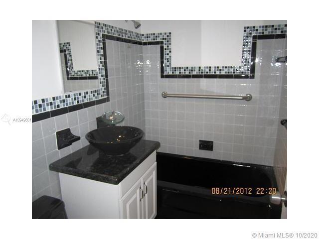 Foto del edificio - 2215 Plunkett St