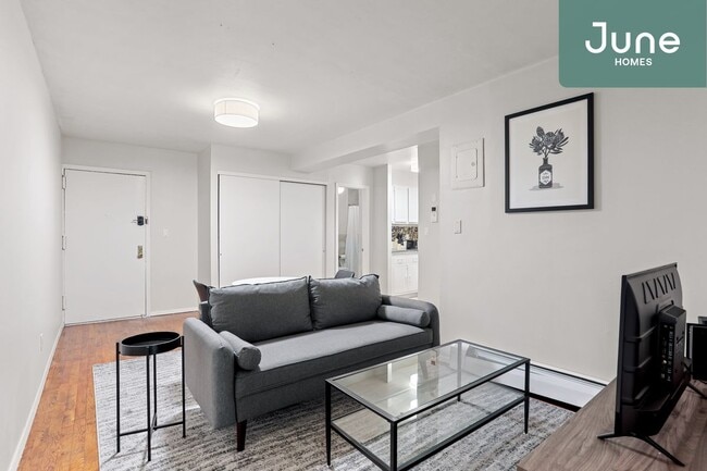 Building Photo - ROOM ONLY in 2-bed/1.0-bath Home
