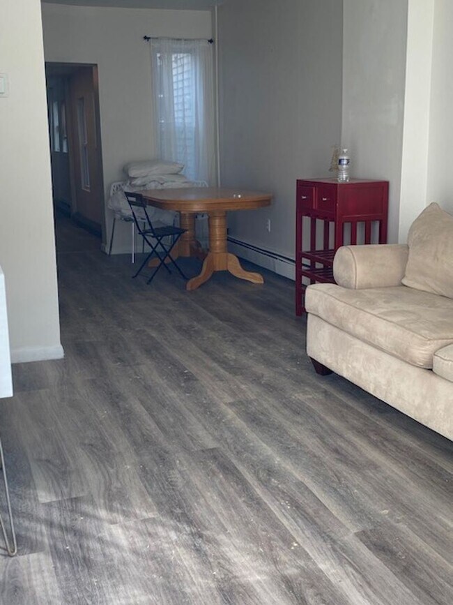 Building Photo - 3 br, 1 bath House - 1237 OLEY ST