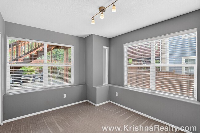 Building Photo - Gorgeous 3 BD | 2.5 BA Townhome | Popular Amberglen Townhomes Neighborhood | Beautiful Backyard |...