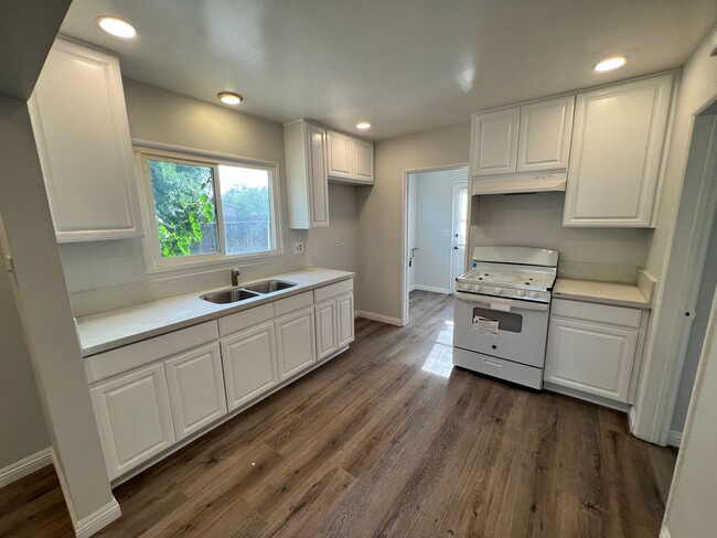 Foto del edificio - Remodeled 3 bedroom home in Glendora!