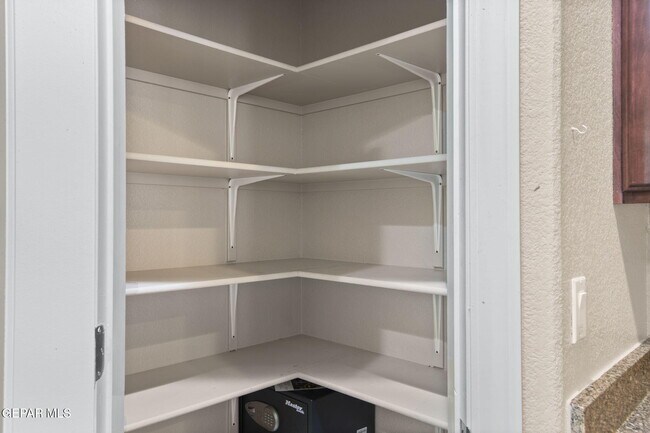 Foto del edificio - 7129 Long Meadow Dr