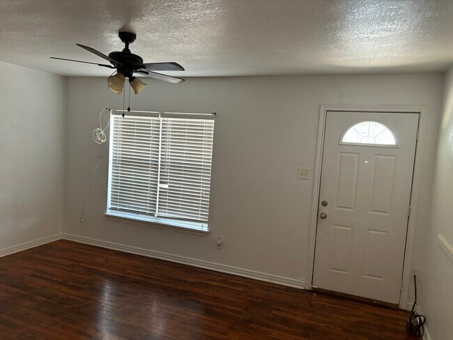 Building Photo - 3012 Olive Pl