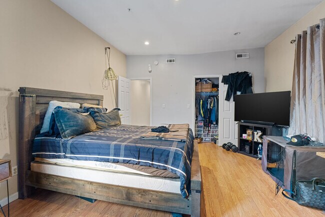 Foto del edificio - 2124 Bolton St