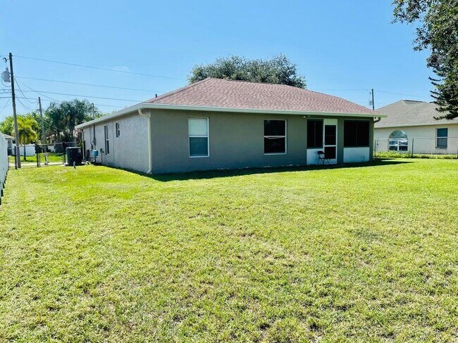 Building Photo - 4292 SW Jarmer Rd