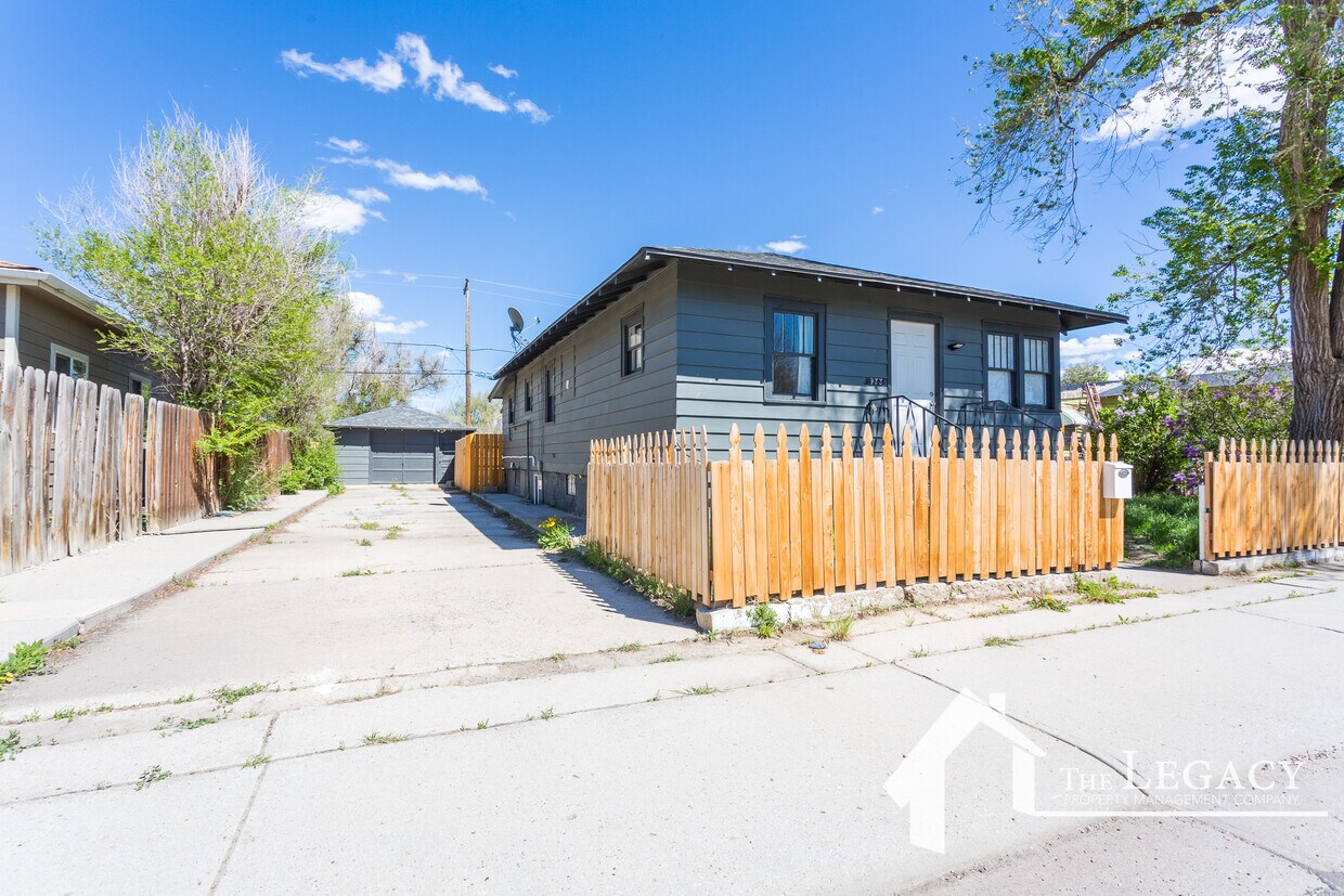 Primary Photo - 933 N Lincoln St