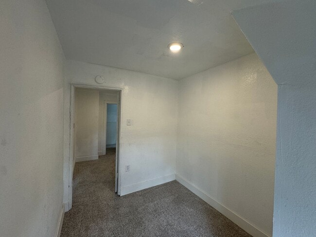 Building Photo - 211 Reifert St