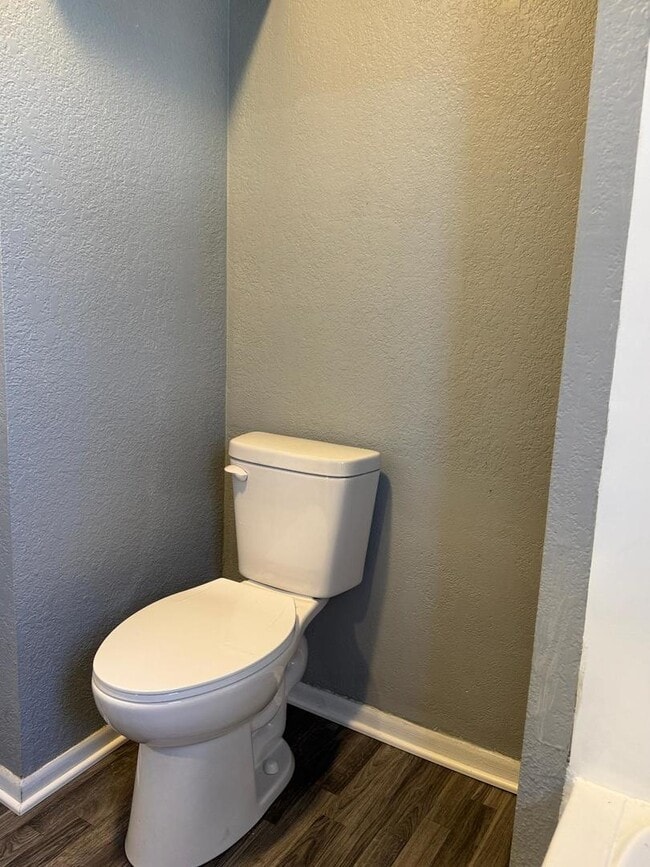 Building Photo - 348 S Rosewood Ave