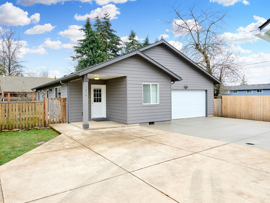 Foto principal - 1214 Alder Dr NE
