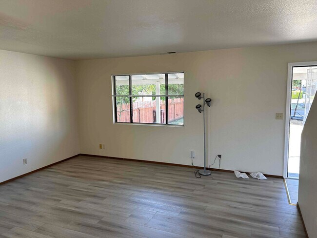 Building Photo - 542 Tehama Ave