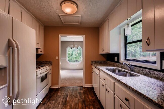 Building Photo - 4841 Caboose Lane Northwest