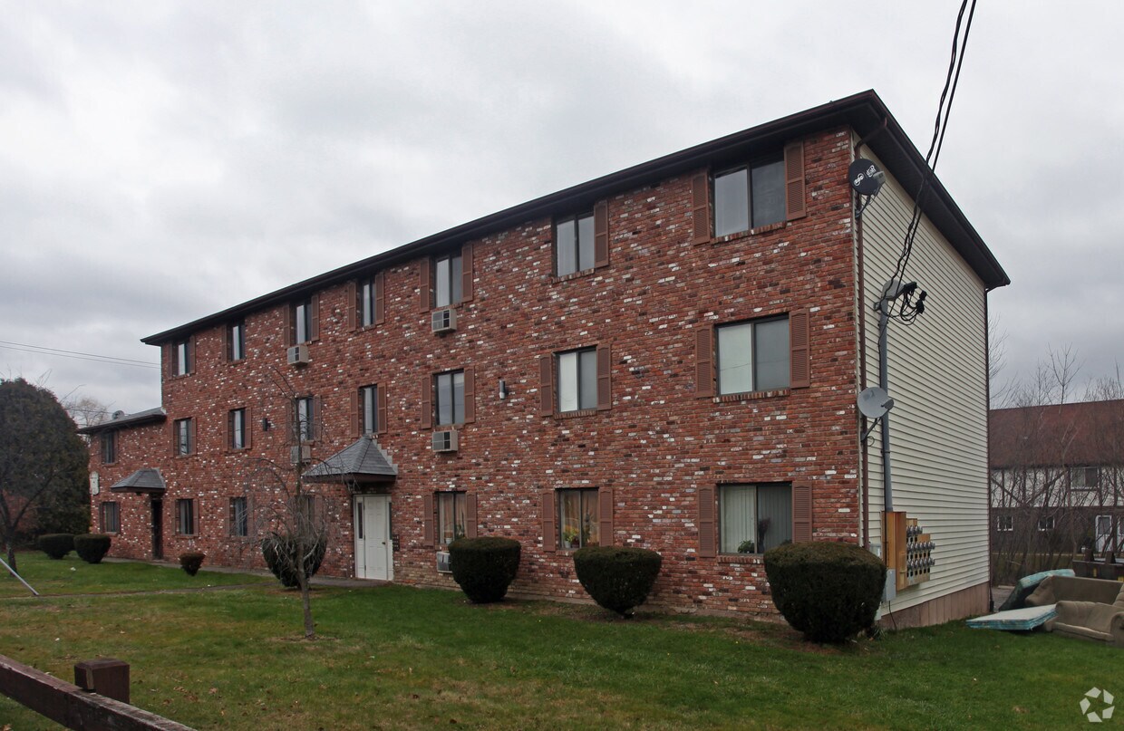 146 Woodglen Dr, Waterbury, CT 06705 Apartments in Waterbury, CT