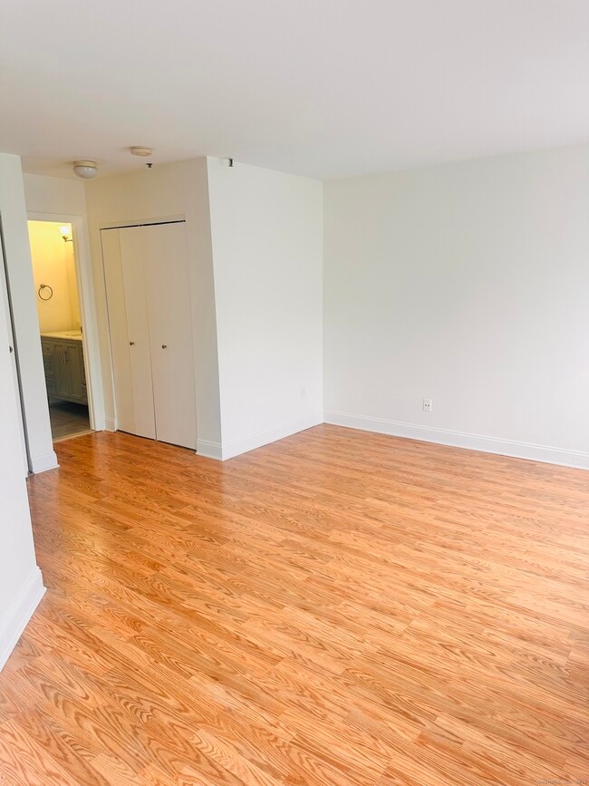 Building Photo - 104 North St