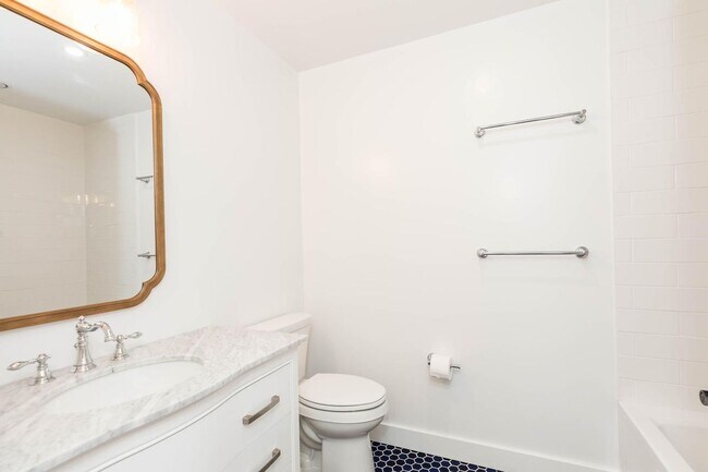 Foto del edificio - 539 Portsmouth Ave