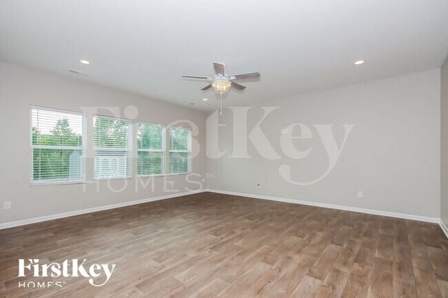 Building Photo - 155 Parkmont Dr