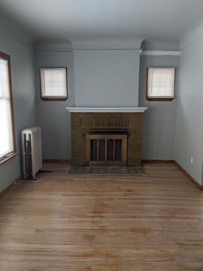 Building Photo - 17289 Bentler St