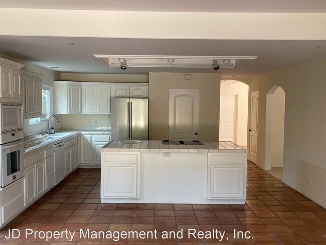 Building Photo - 4 br, 3 bath House - 552 Sheffield Ave