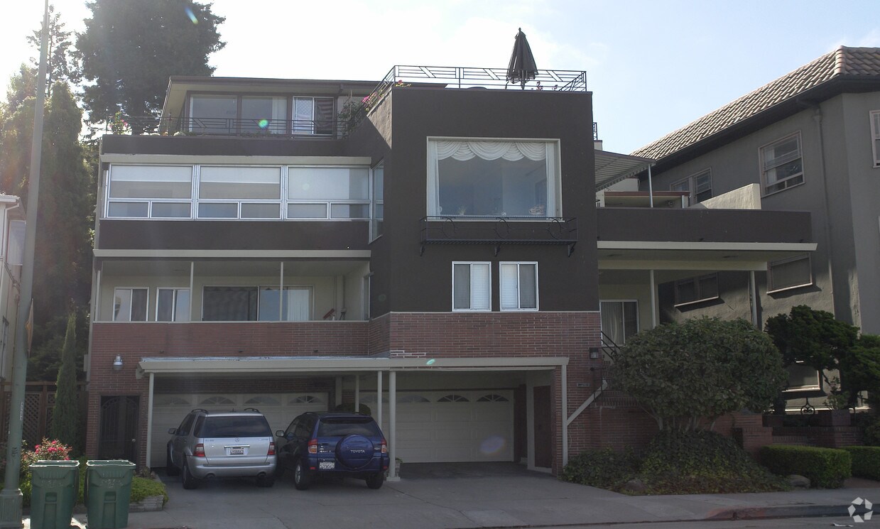 Building Photo - 2230 Lakeshore Ave