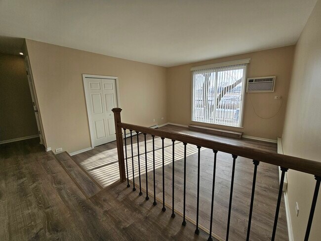 Foto del edificio - 10440 Mayfield Ave
