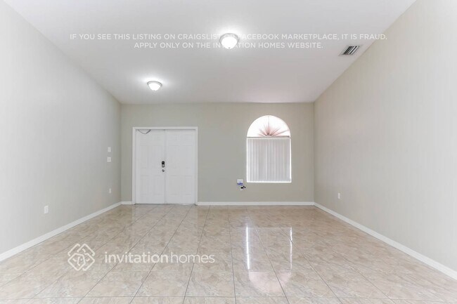 Building Photo - 5851 SW 163rd Pl