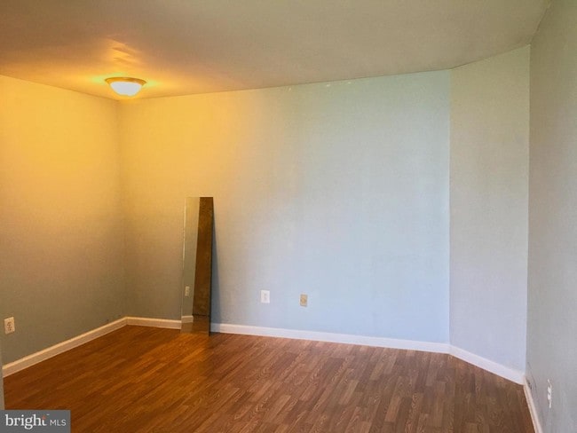 Building Photo - 305 Brighton Ct