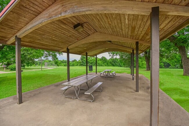 Foto del edificio - 1220 Heritage Dr