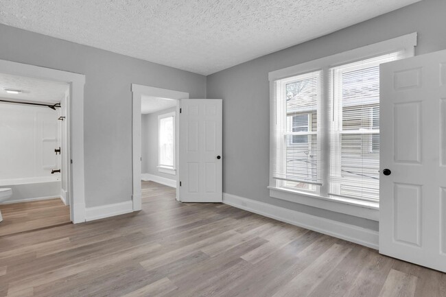 Foto del edificio - 124-126 E MORRILL AVE