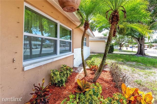 Building Photo - 2 br, 1 bath House - 2135 Greenbriar Blvd