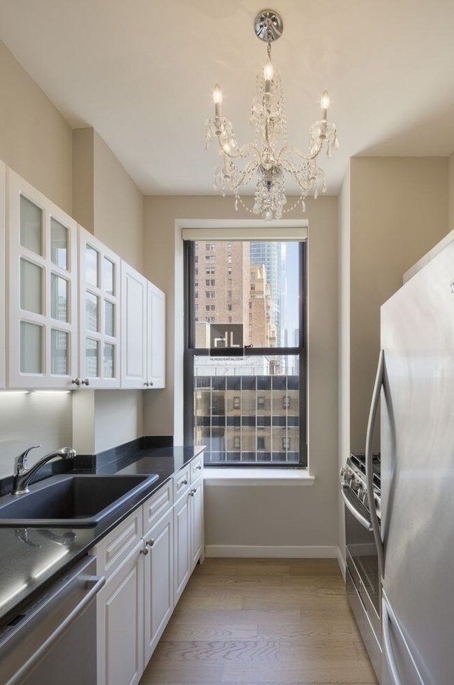 Building Photo - 2 Bedroom with Water View on West Street...
