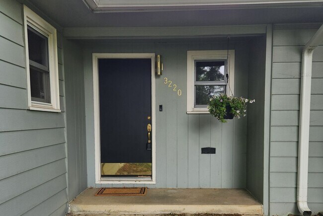 Foto del edificio - Beautiful Englewood Ranch Style home!